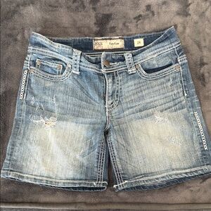 BKE Payton Women’s Distressed Jean Shorts - Light Blue Denim